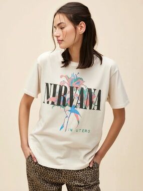 NWT Daydreamer Nirvana Lilies Weekend Tee